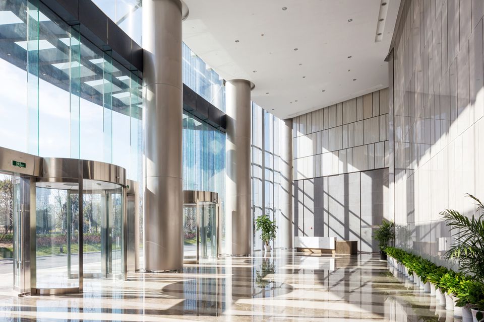 Commercial cleaning services, professional office janitorial company, and business workspace sanitization.