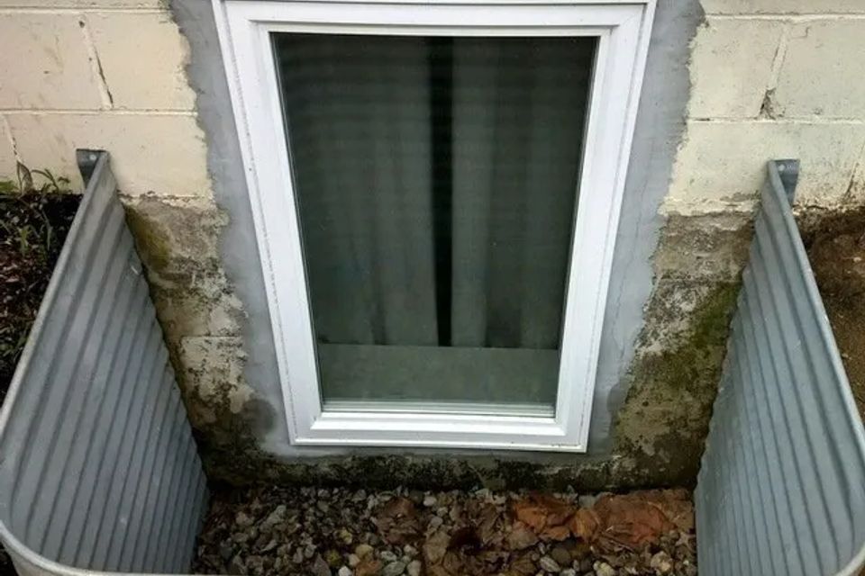 Eagress window