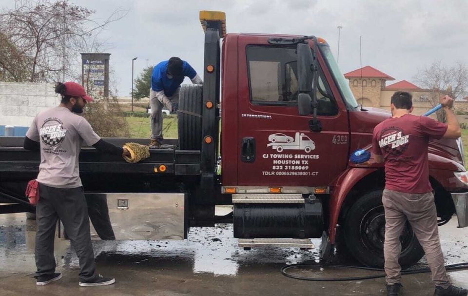 Hand Car Wash for Commercial Truck in Houston