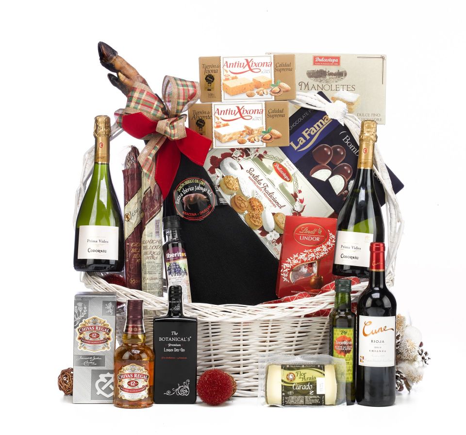 Christmas hamper g8b1358e08 1920