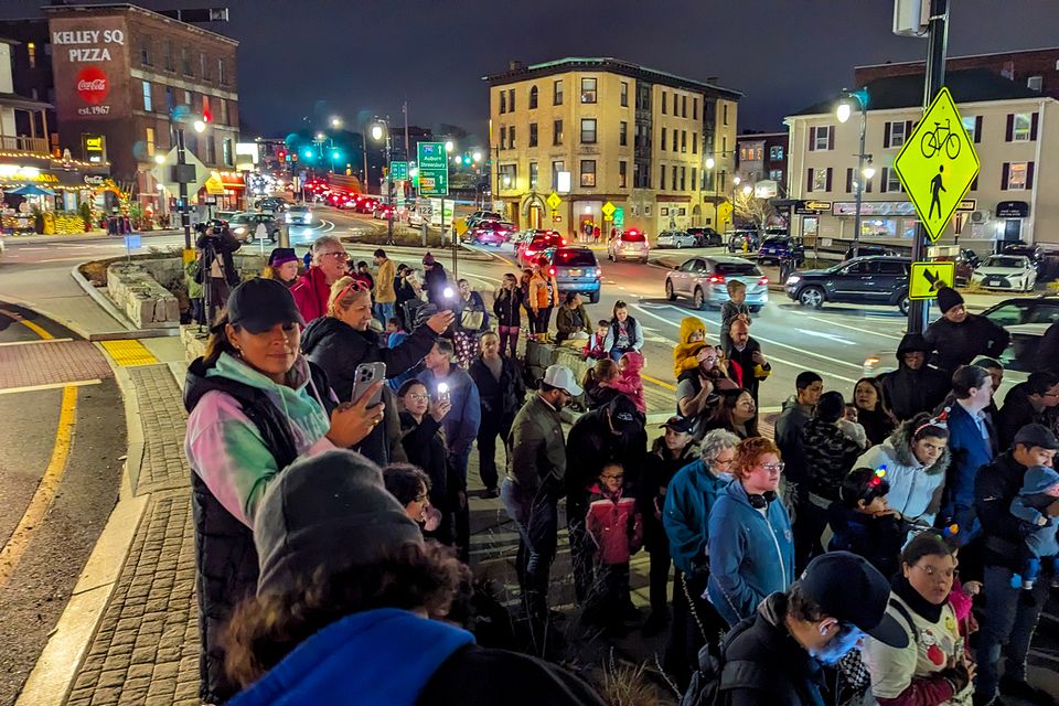 2023 kelley square tree lighting set