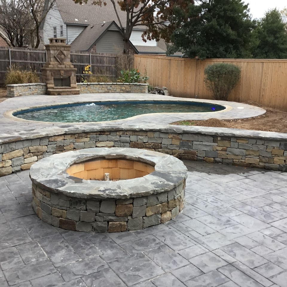 Select outdoor solutions  tulsa oklahoma  outdoor living fire pits seat walls  residential masonry seat wall fire pit contractor builder construction company  photo nov 20  2 15 16 pm