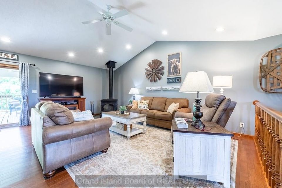 817 esther st fullerton ne a 3