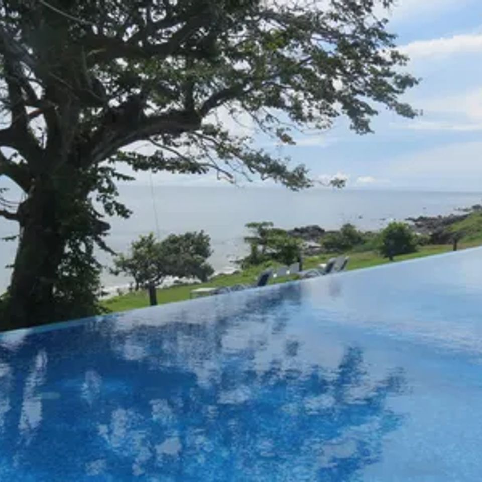 Infinity pool