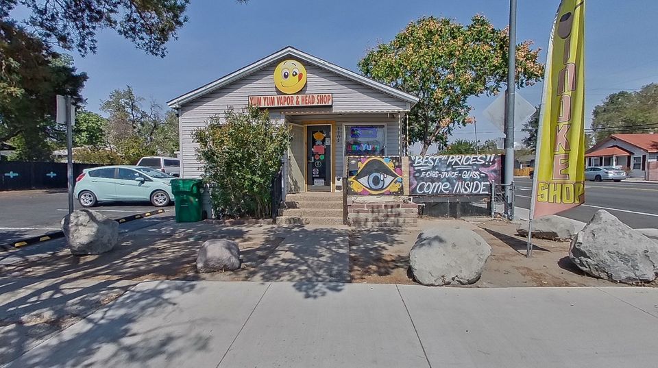 Yum Yum Head Shop - Front View of the Building.