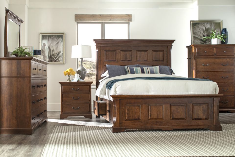 Longmeadow panel queen room