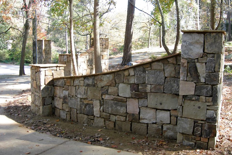 Stone column wall