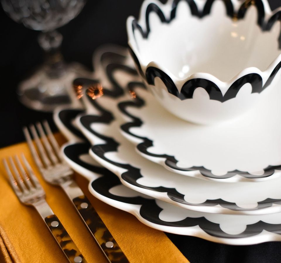 Black and white dishes
