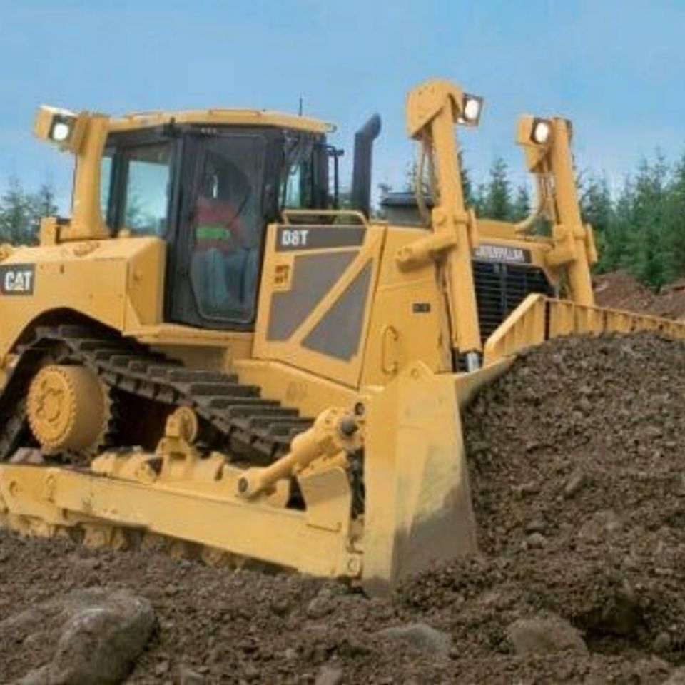 Bulldozer for soil excavation