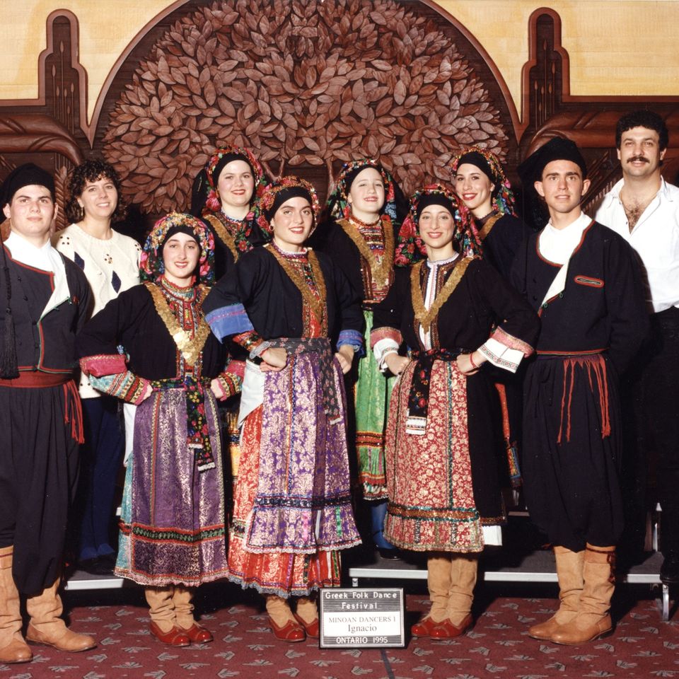 1995 minoans 1 pose