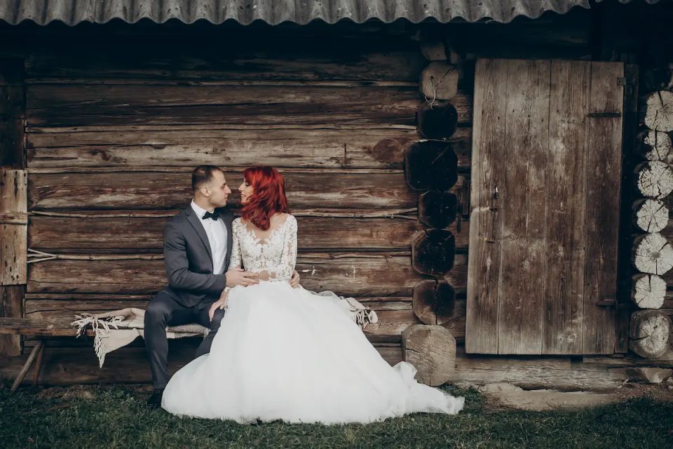 Vistacreate 150453734 stock photo wedding couple sitting on bench (1)