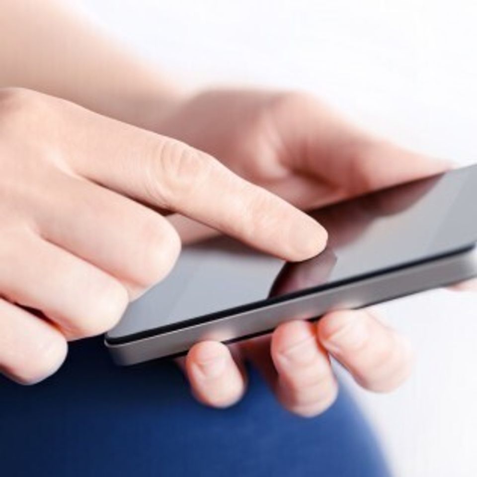 Girl with mobile smart phone 31396442 (1)