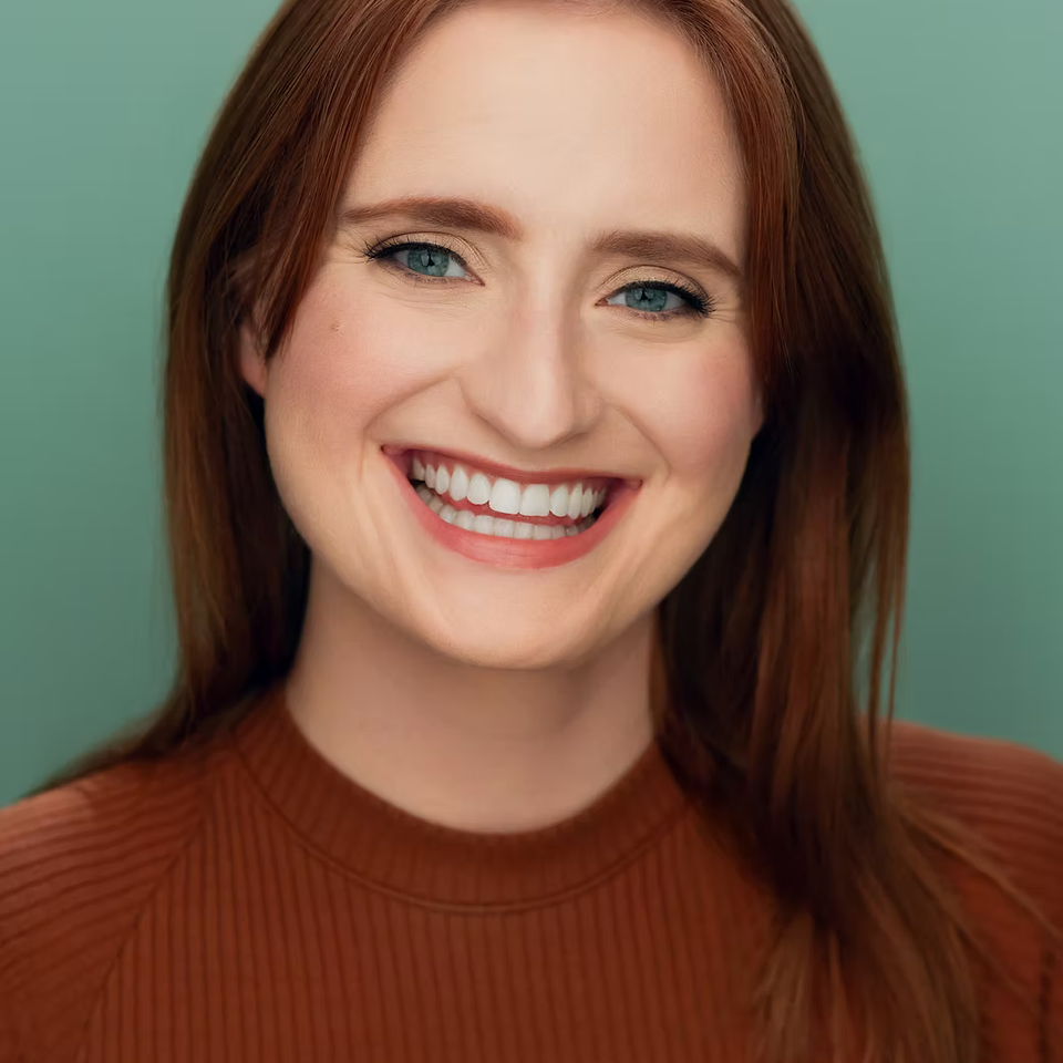 Brenna headshot