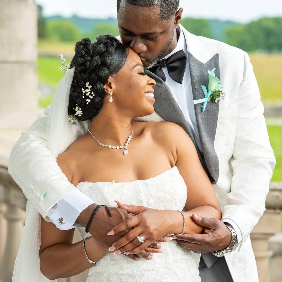 Palace of riverbend   bride and groom portrait   covered bridge
