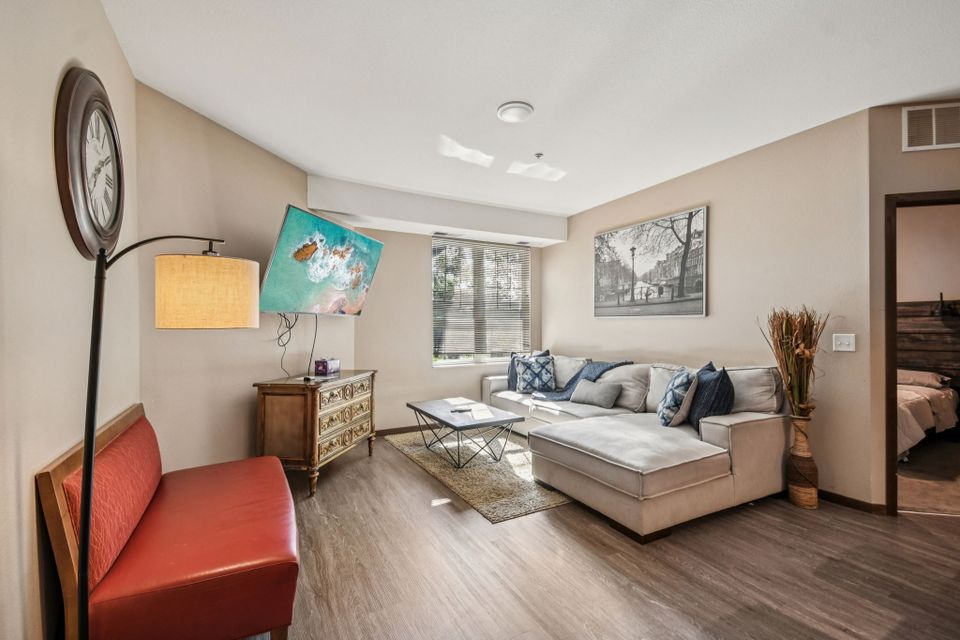 5 web or mls old hudson rd unit 106 005