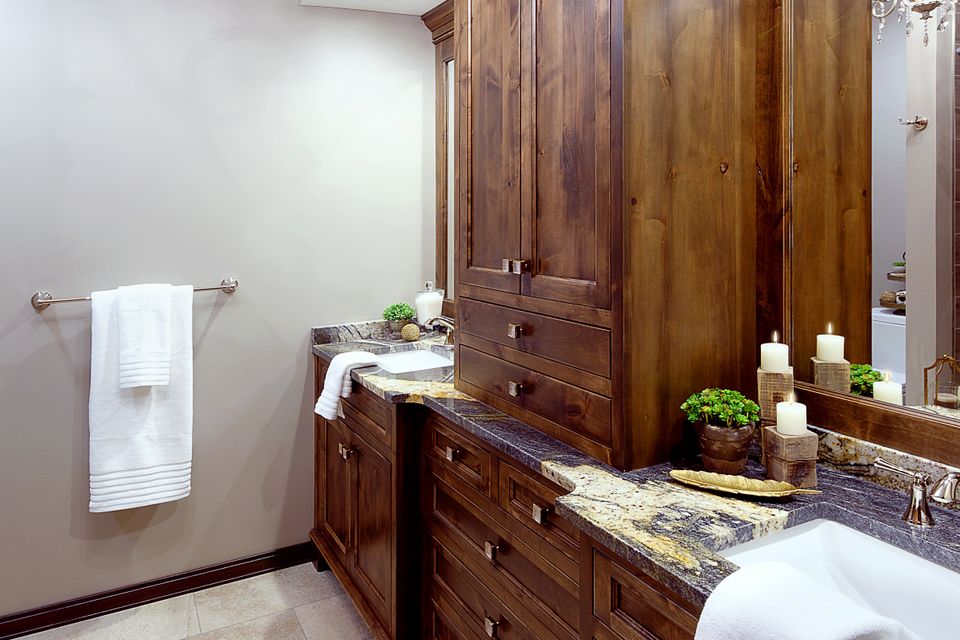 Traditional bathroom 3