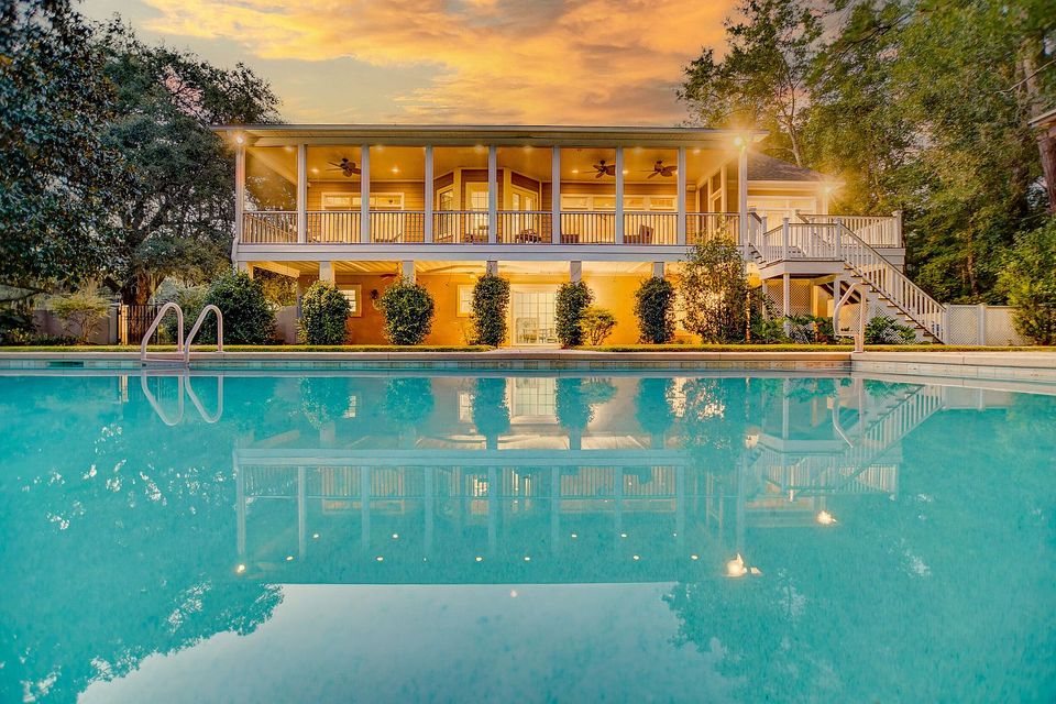 Back of house   pool