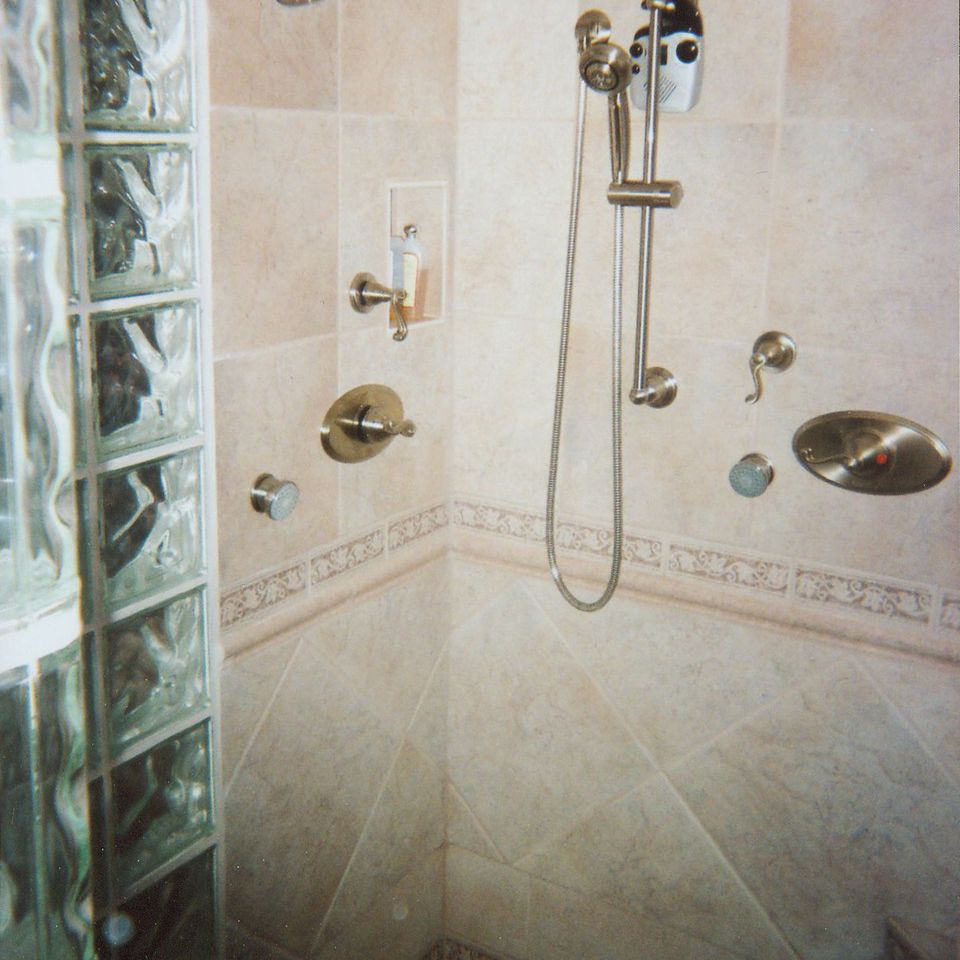 Bath 1 shower20130319 14190 domz2i 0
