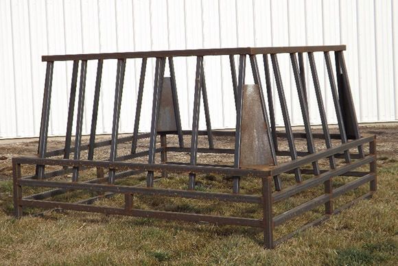 Single ground balefeeder