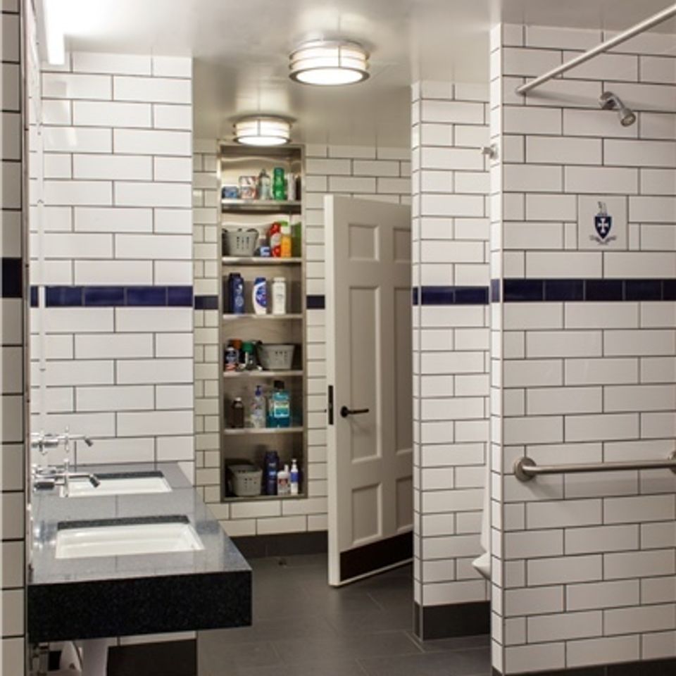 Bathroomdoorforwebresz