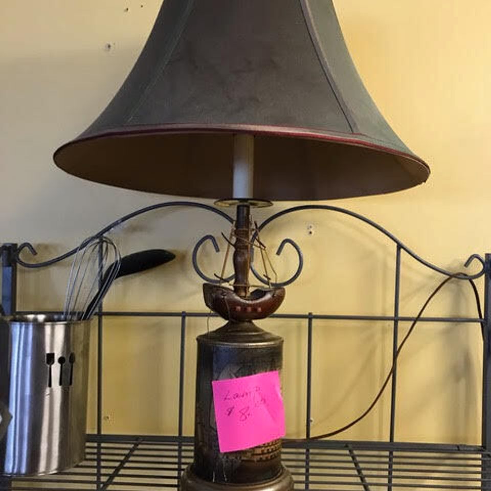 Metal base lamp