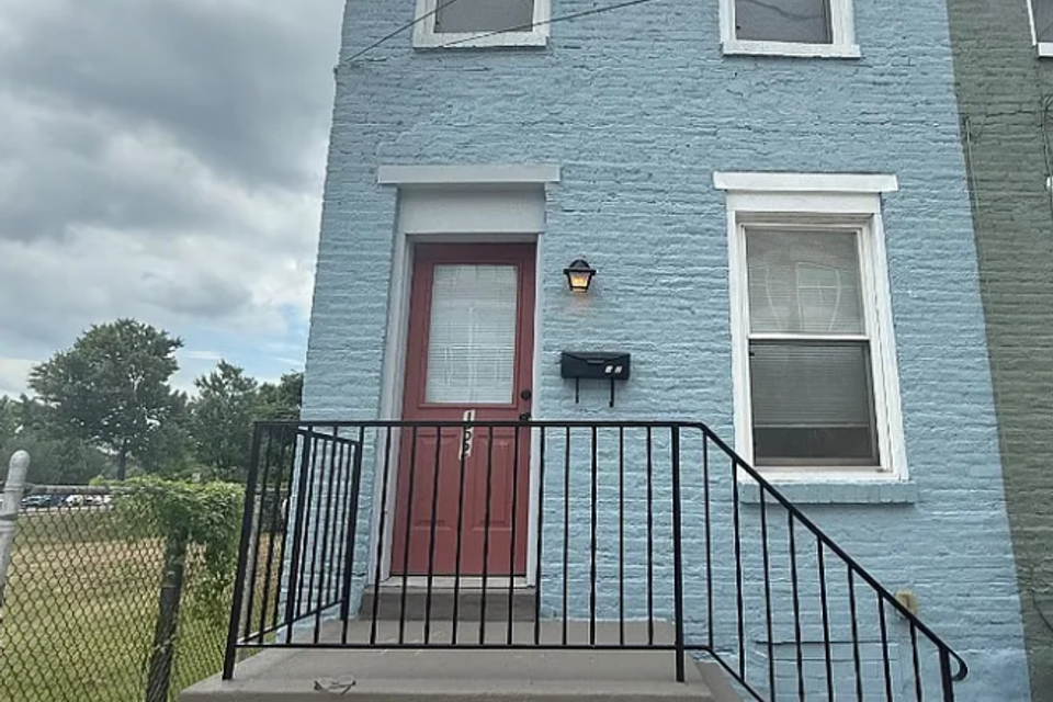 152 e south st