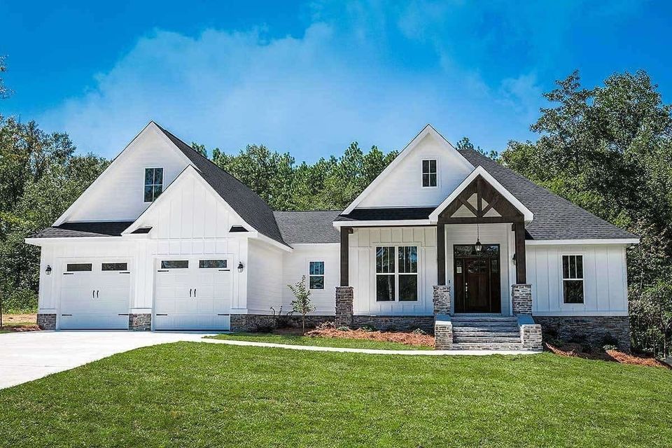 White contemporary craftsman house aug29