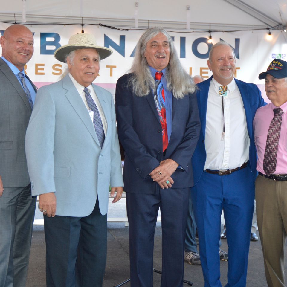 Catawba nation members pose with chief harris (center) and assistant chief jason harris to the right