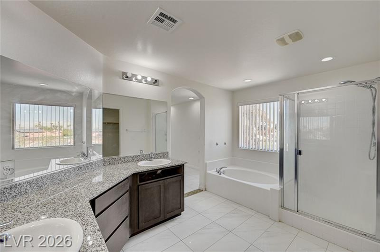 4620 High Anchor Street primary bathroom