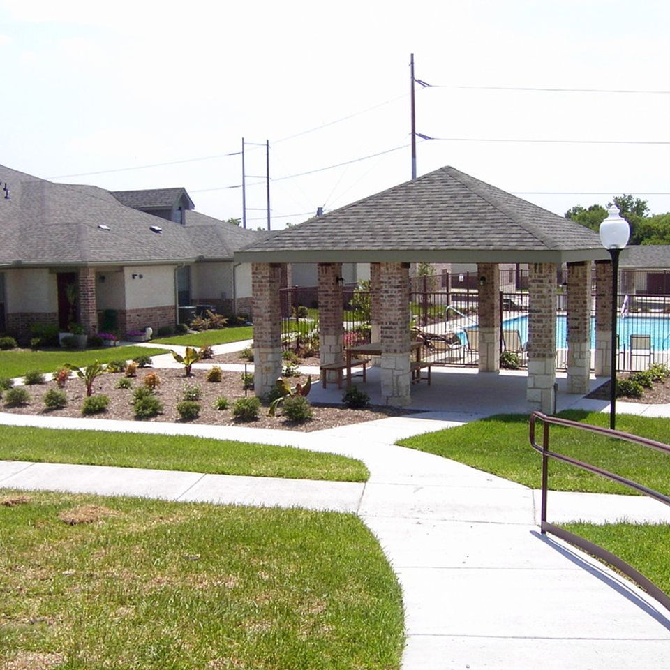 Pool and gazebo20130818 20083 15eem3s 0