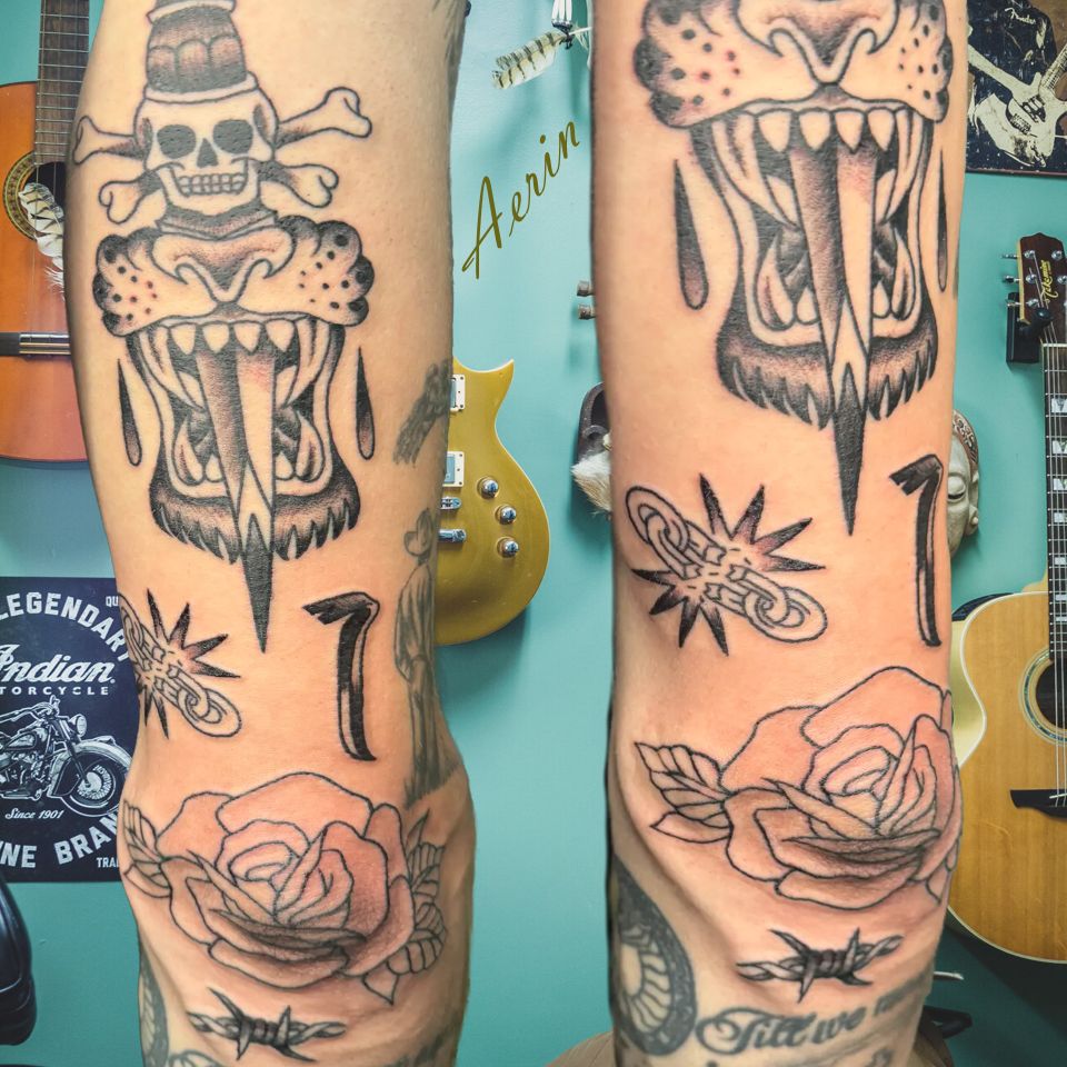 Aerin skull and crossbone dagger