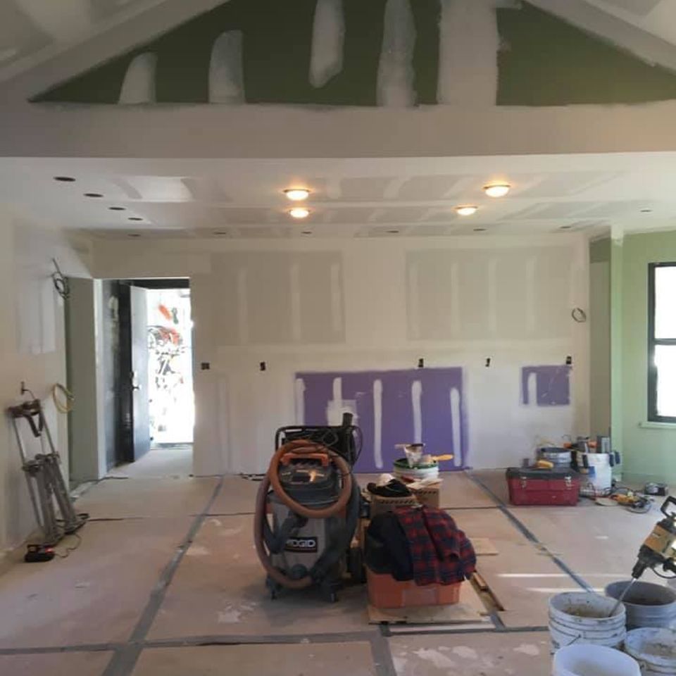 3d solutions general contractors   tulsa oklahoma   family room remodel vaulted ceiling built in shelves before photo 2