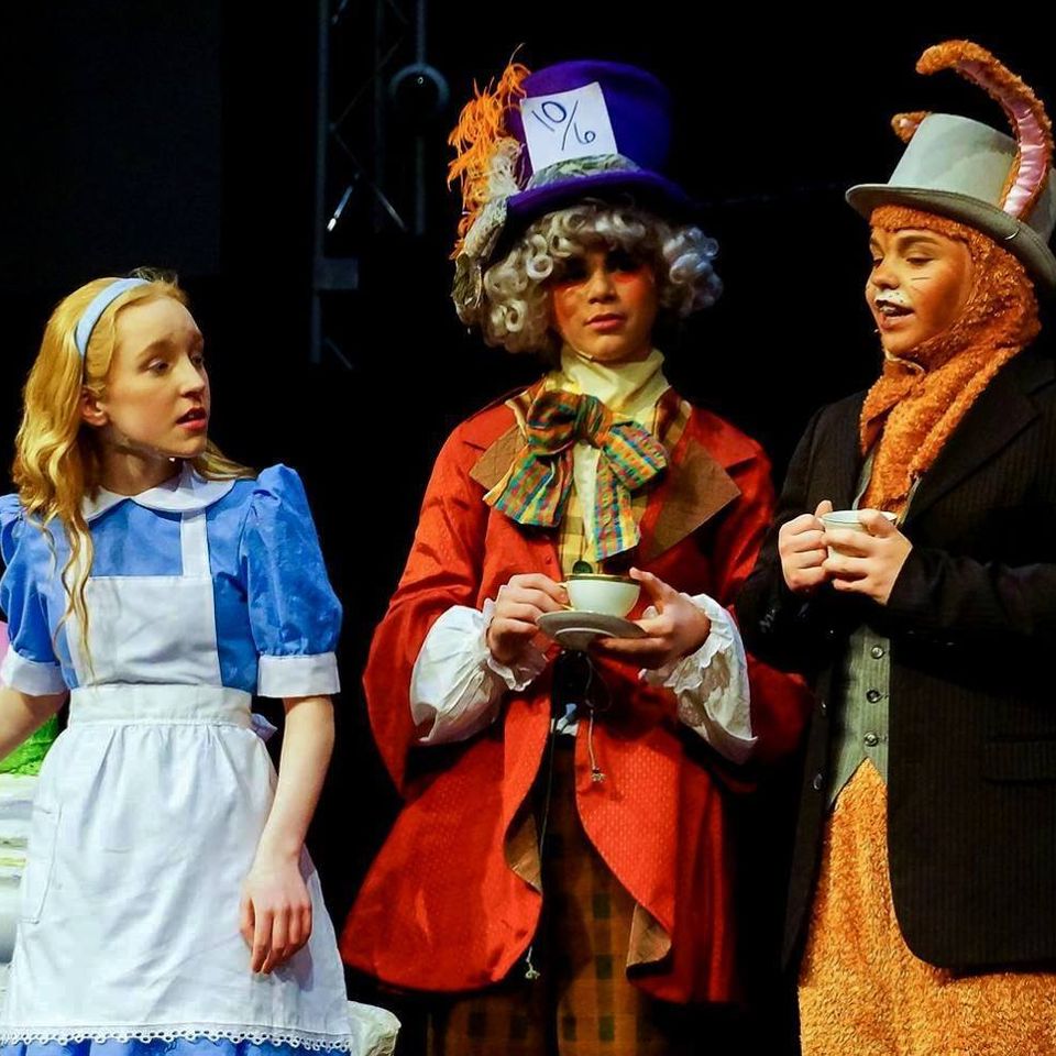 Alice in wonderland 2019 3   copy