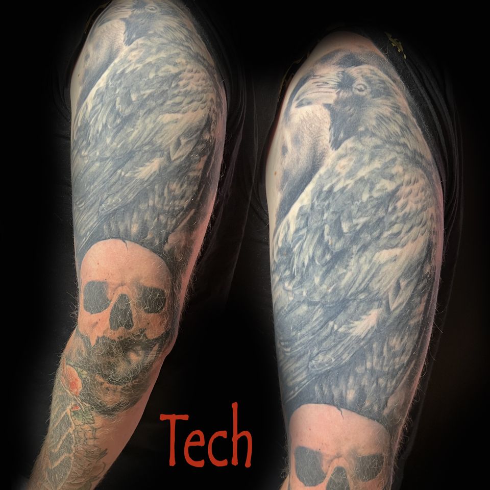 Tech raven skull