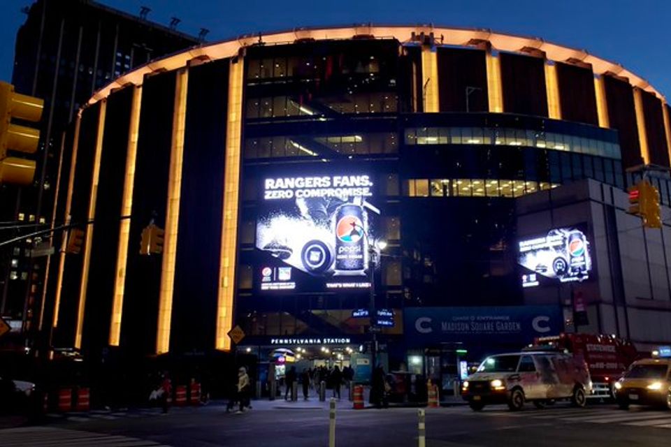 Madison square garden lights up yellow 2022