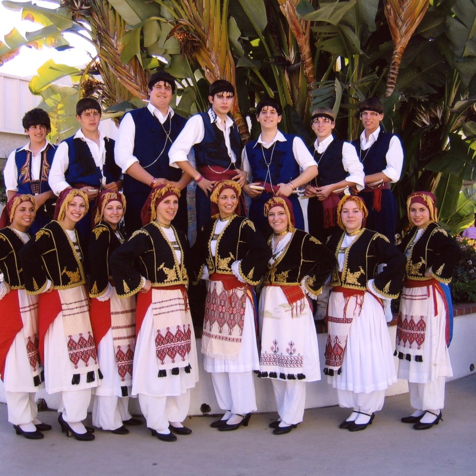 2006 mii cretan pose