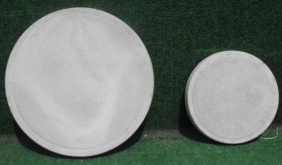  24 concrete round stepping stones20150505 6981 lfeo9h