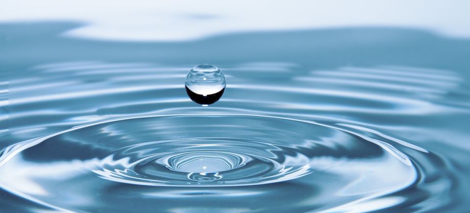 Drop of water g611f12f3e 1920