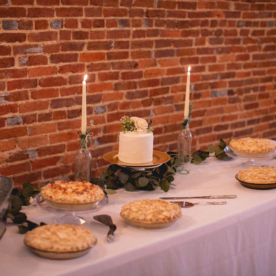 Wedding cake table