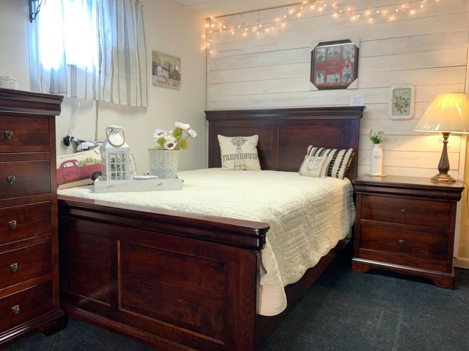 Heirloom Furniture & Gifts Amish custom bedroom set