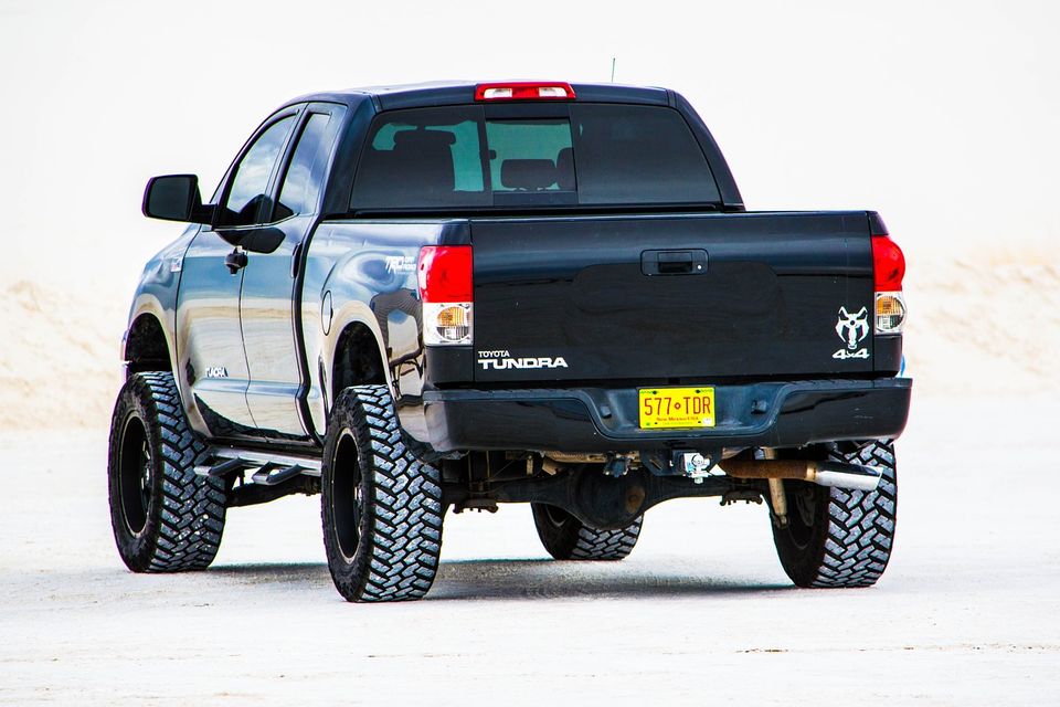 Image of a black 4X4 Toyota Tundra Truck.