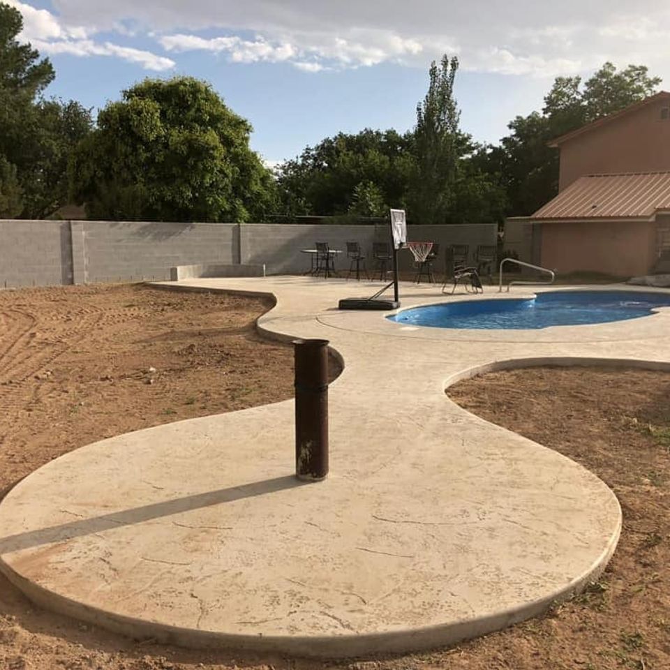 Custom slip-resistant pool deck and finished cement surround for a residential backyard oasis in Placer County by Roseville Concrete Solutions.