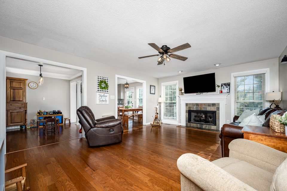 22 web or mls 100 country club dr   clear lens real estate photography 22