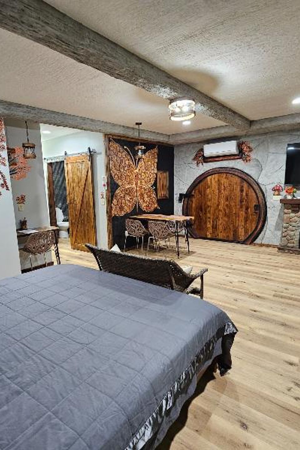 Unit b bedroom pic 2