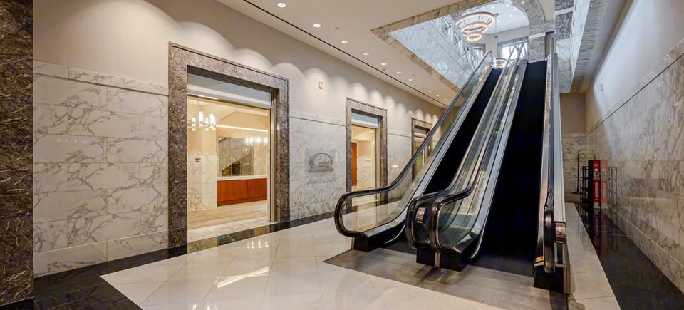 One atlantic center gfmt 30309 front lobby entrance escalator down 2