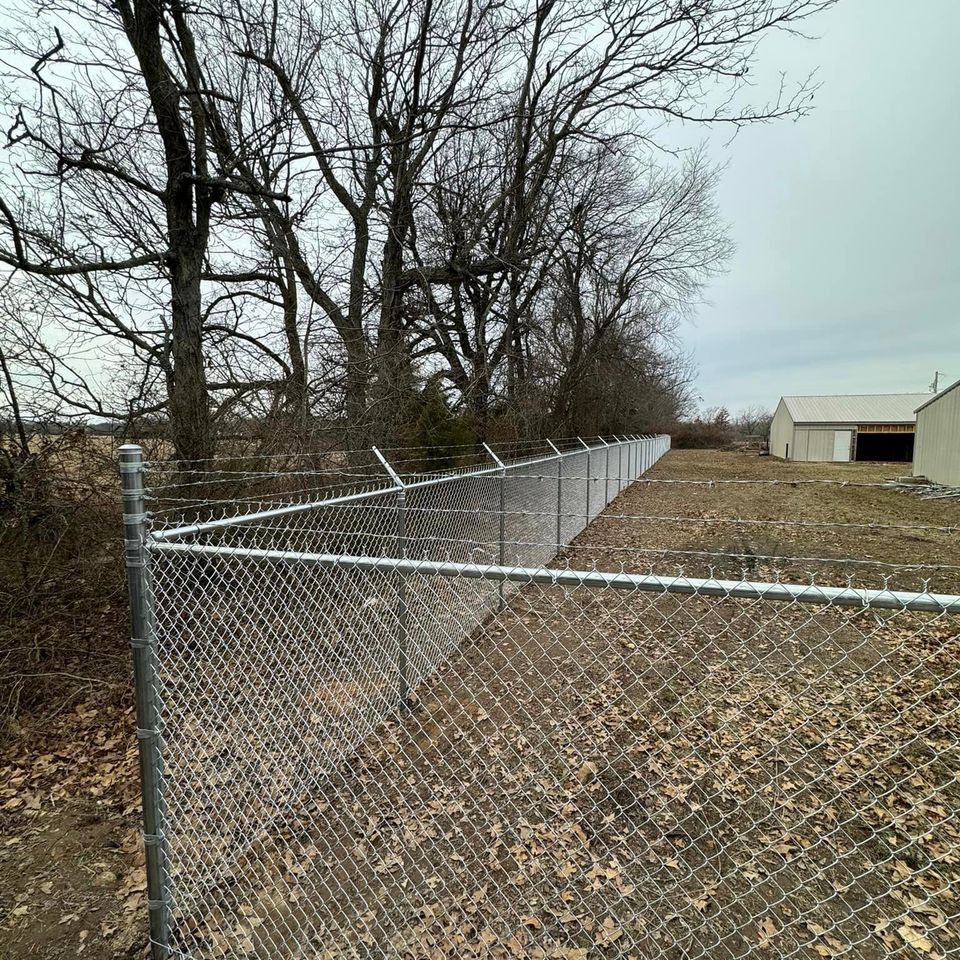 security chain link fence with barbed wire