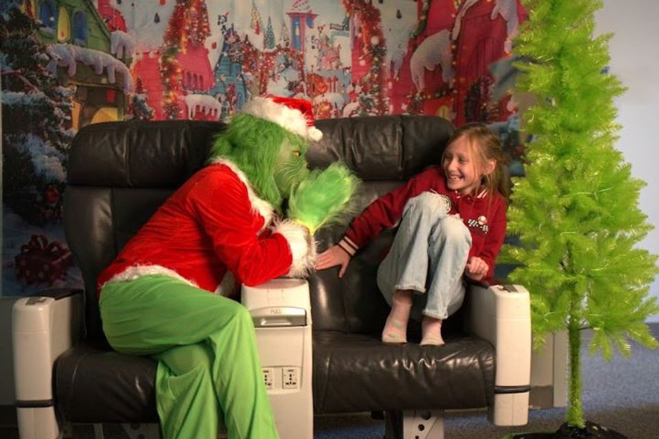 Bella and grinch