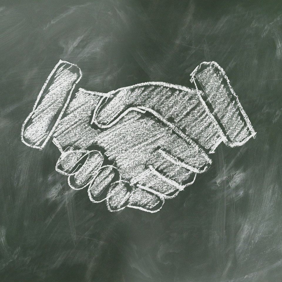 Shaking hands g69b4edd82 1920