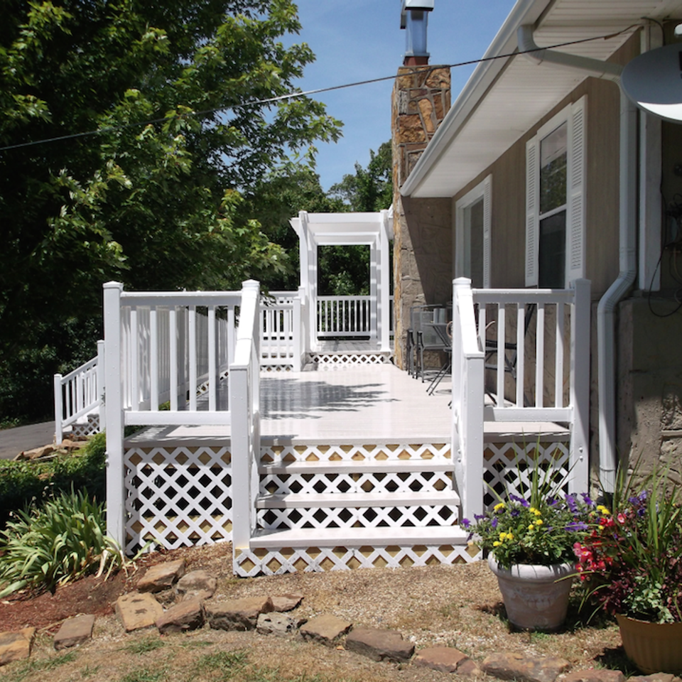 Midland vinyl fence   deck company   tulsa and coweta  oklahoma   vinyl metal wood fence sales and installation   outdoor living  railing   white vinyl railing on multi level deck  stairs  side20170611 19126 1q37rw9