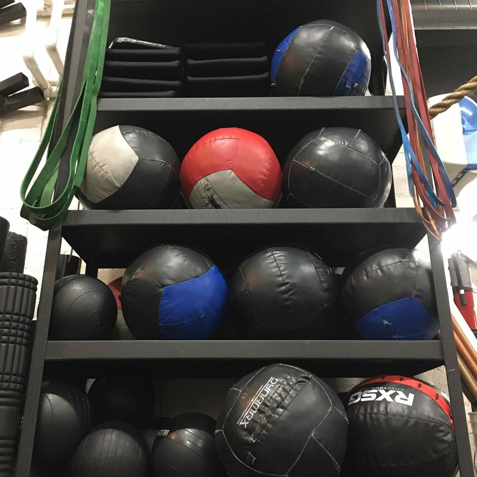 Crossfit gym weighted balls